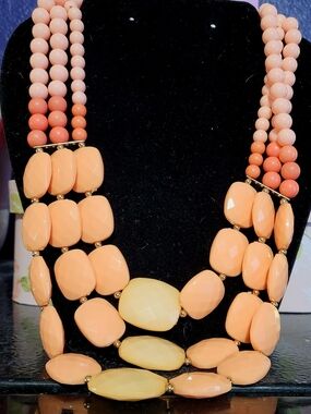 22" Lovely Chicos Peach Acrylic Beaded Statement Necklace